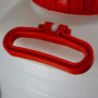 Bottiglione in plastica (HDPE), quadrato con collo largo e rubinetto, capacità 50 Lt, maniglie laterali in plastica e tappo a