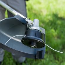 La testina Tap&Go dei decespugliatori Alpina permette di sostituire il filo velocemente e facilmente